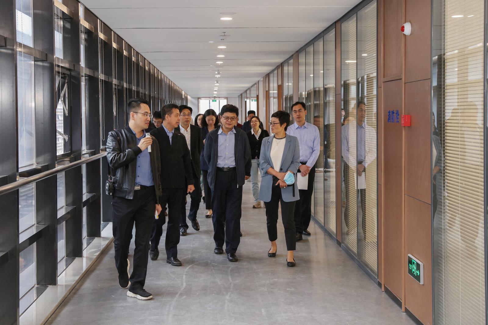 国知局审协江苏中心、省知识产权局领导一行调研中国（南通）知识产权保护中心2.jpg