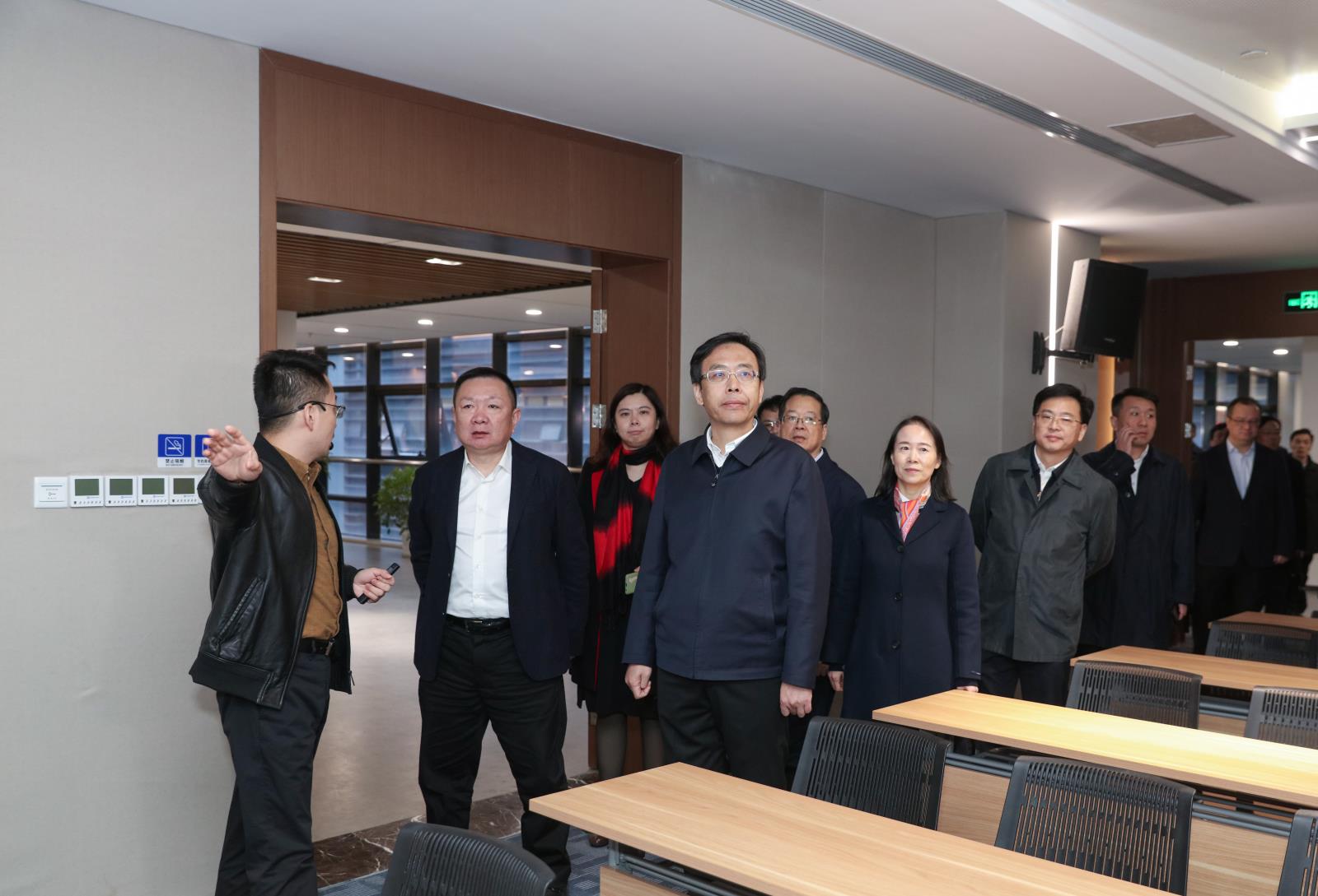 王晖市长调研中国（南通）知识产权保护中心2.jpg