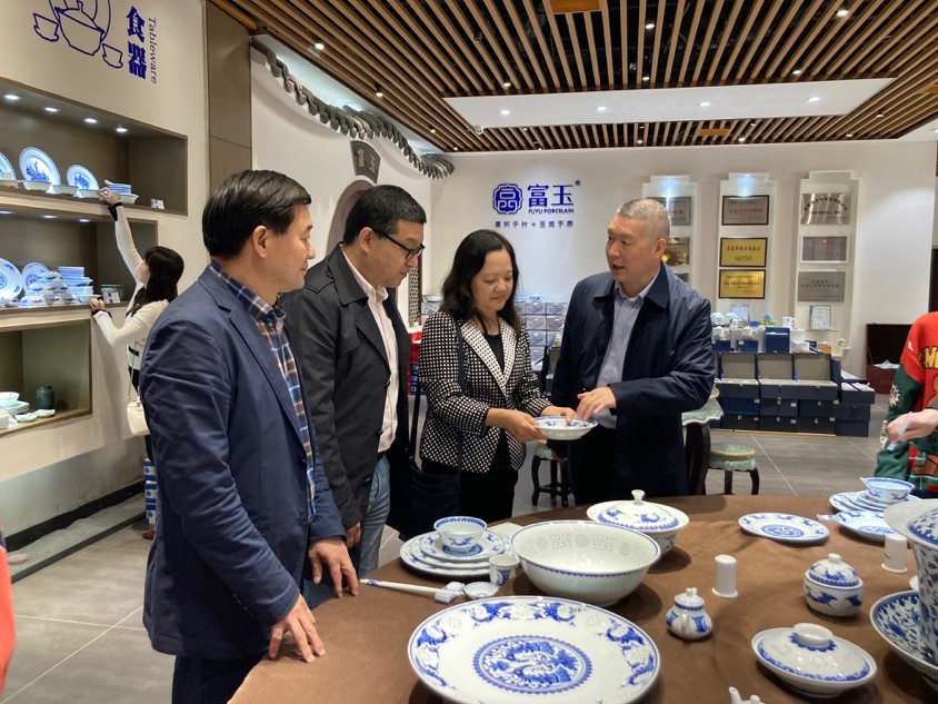 景德镇市市监局深入开展知识产权“雷霆行动”、“铁拳行动”等系列知识产权专项整治行动1.jpg