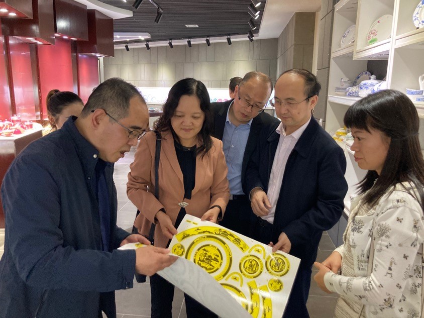 景德镇市市监局深入开展知识产权“雷霆行动”、“铁拳行动”等系列知识产权专项整治行动2.jpg
