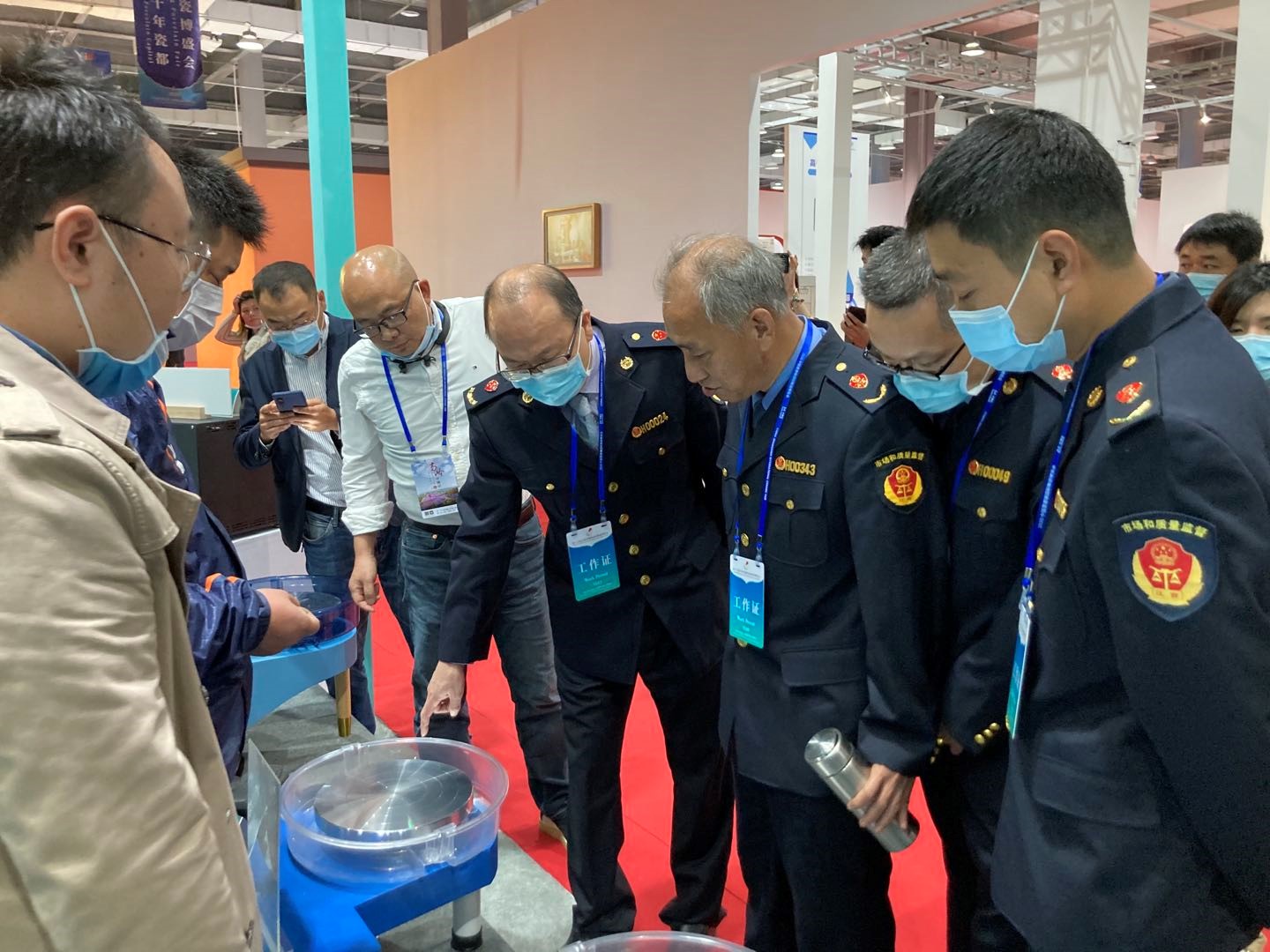景德镇市市监局深入开展知识产权“雷霆行动”、“铁拳行动”等系列知识产权专项整治行动4.jpg