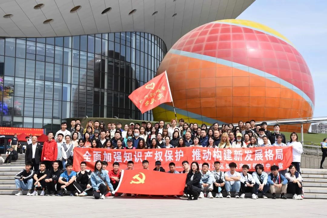 中国(内蒙古)知识产权维权援助中心与内蒙古科学技术馆联合举办 “知识产权宣传周”科普大讲堂活动4.jpg
