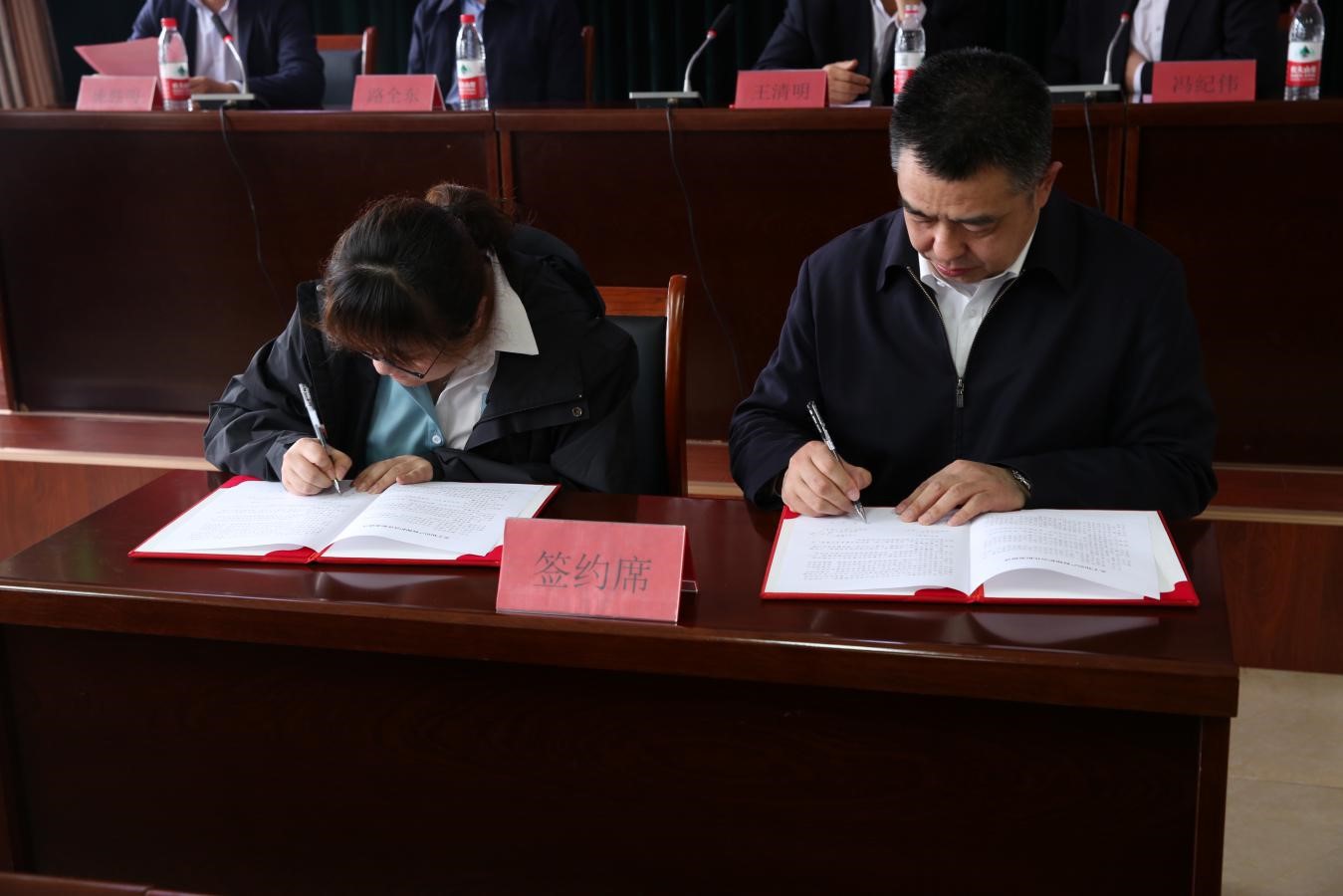 中国（潍坊）知识产权保护中心举办“4.26”世界知识产权日暨知识产权志愿者服务队授旗仪式5.jpg