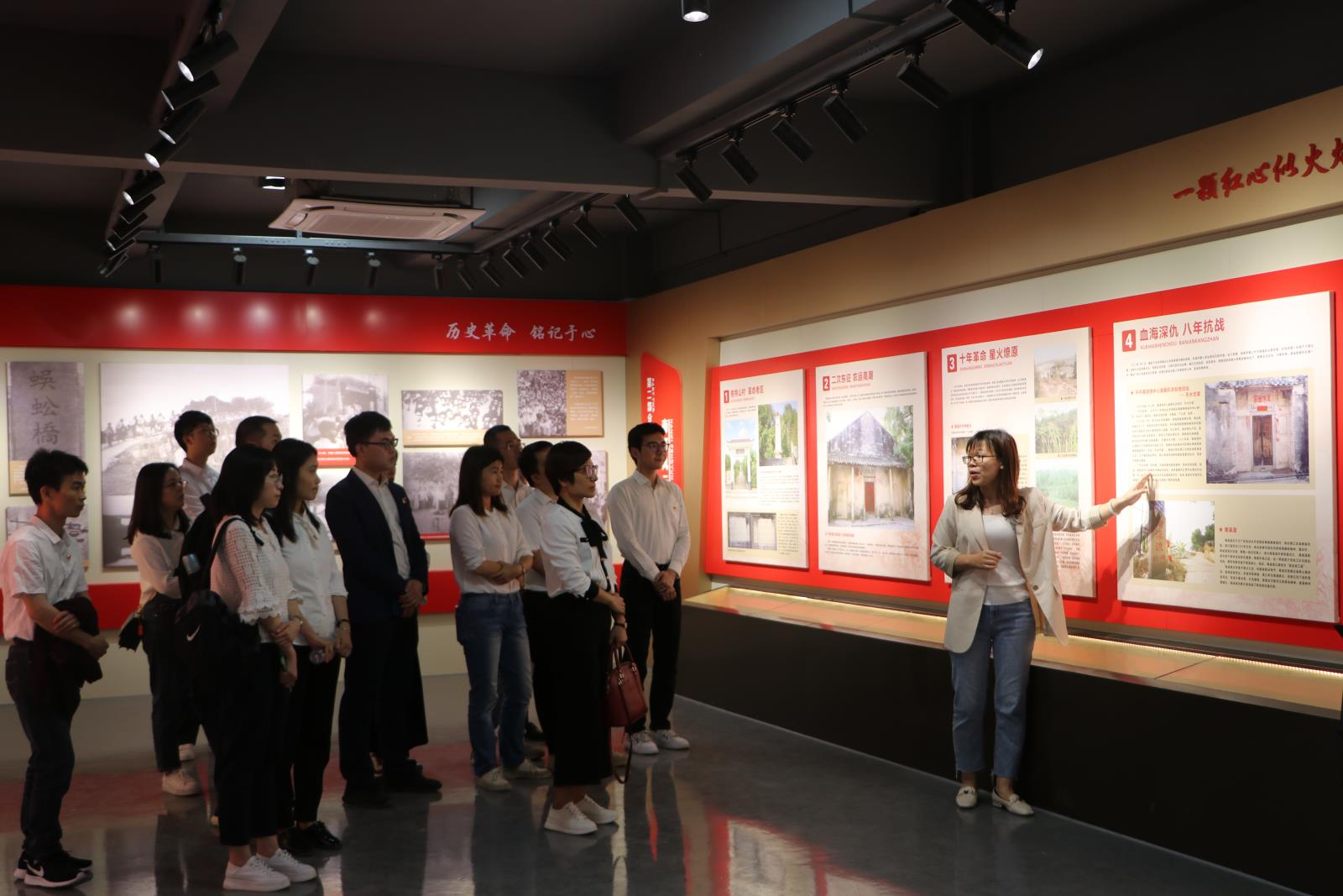 追寻红色足迹，传承革命精神——汕头市知识产权保护中心开展党史党性教育主题党日活动2.jpg