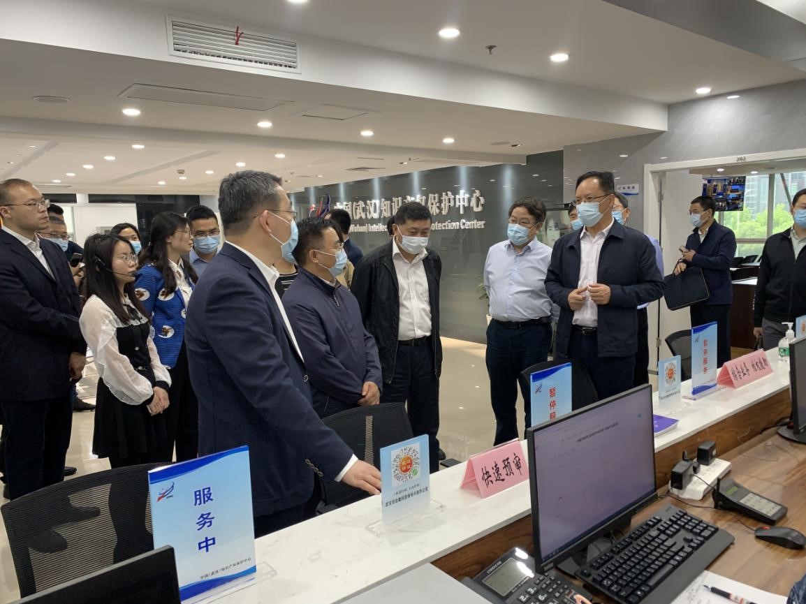 国家知识产权局何志敏副局长一行莅临 武汉保护中心考察指导2.jpg