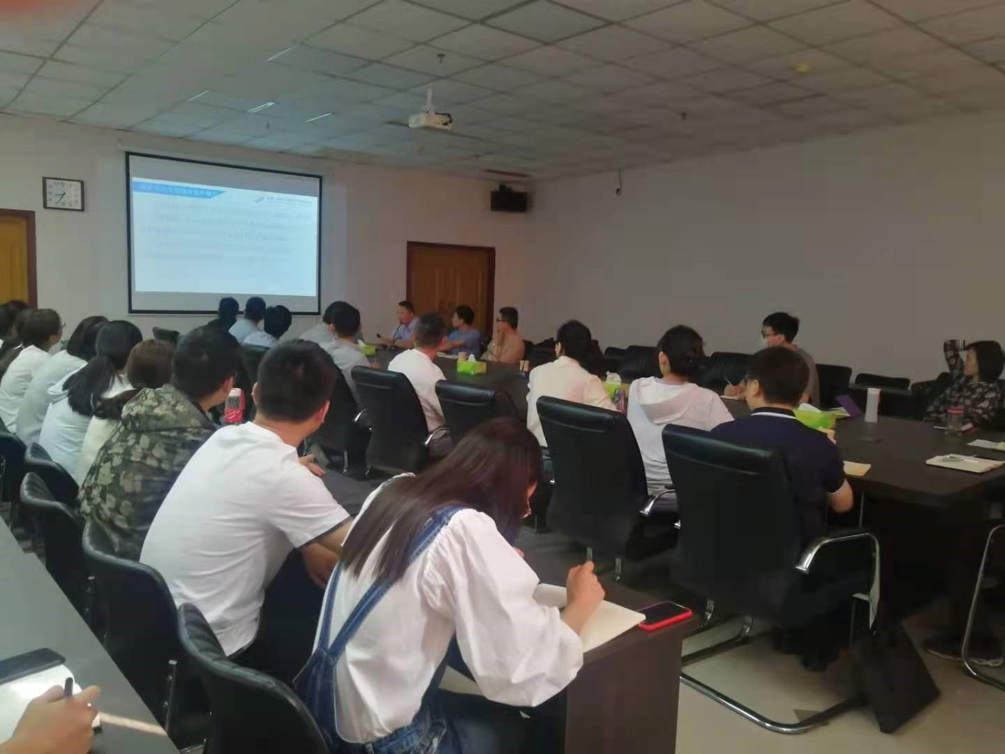中国（新乡）知识产权保护中心应邀到河南电池研究院进行专利实务技能专题培训2.jpg
