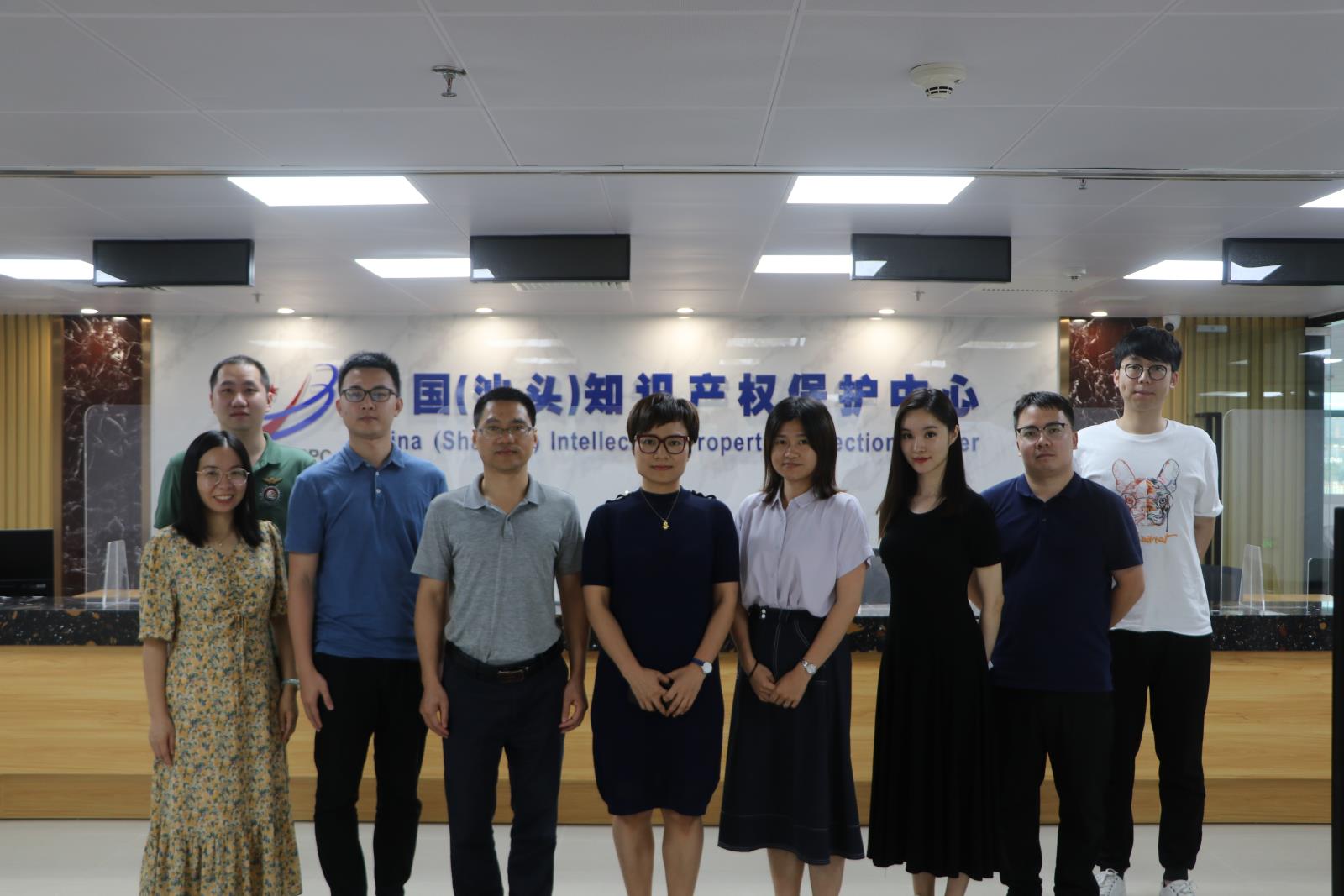 汕头大学到访汕头市知识产权保护中心交流学习2.jpg