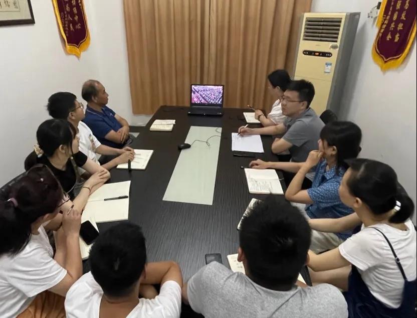 景德镇快维中心组织全体党员干部职工集中收看“七一勋章”颁授仪式.jpg