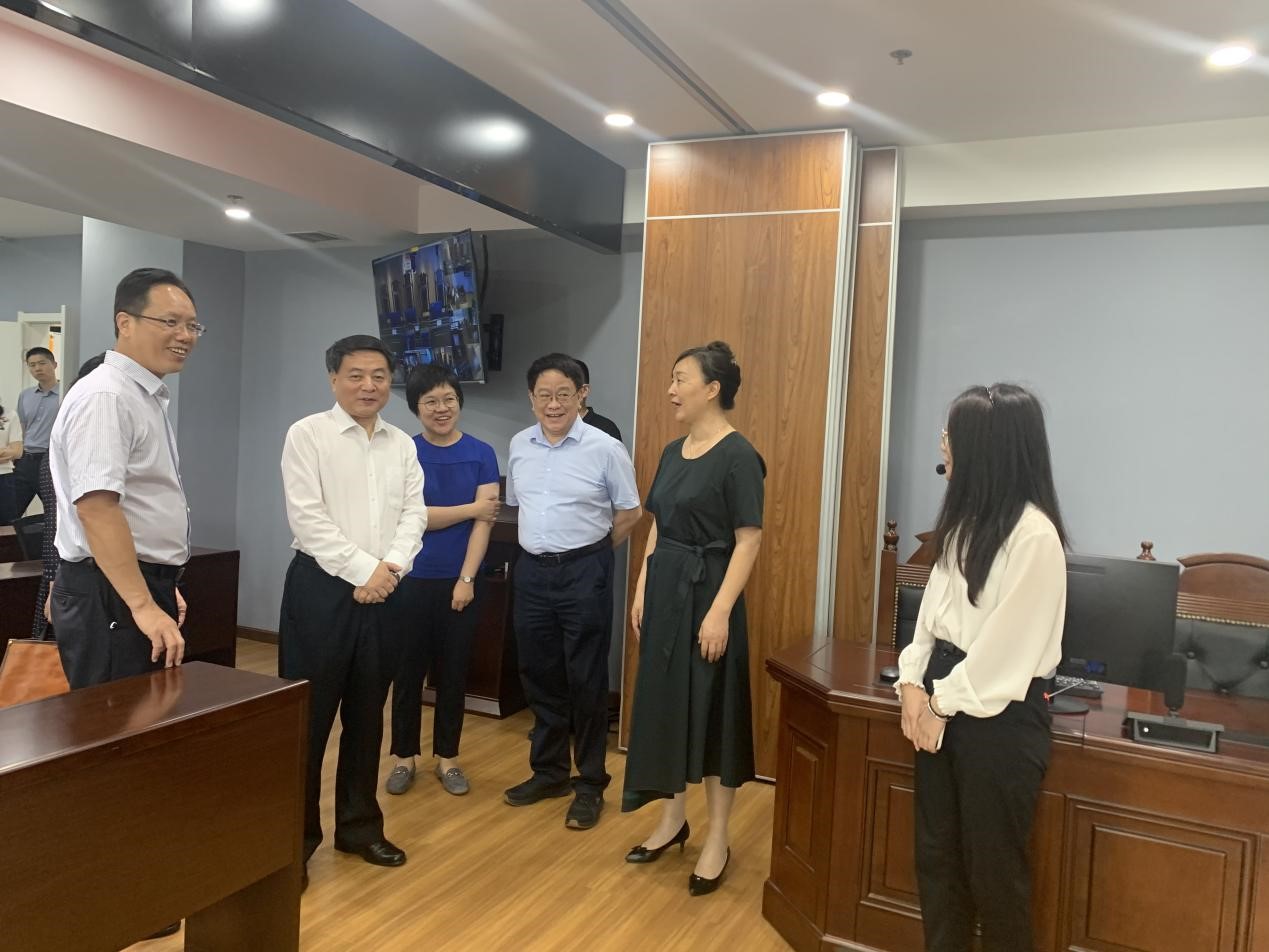 武汉市委常委、市委政法委书记曹裕江一行莅临武汉保护中心考察指导3.jpg