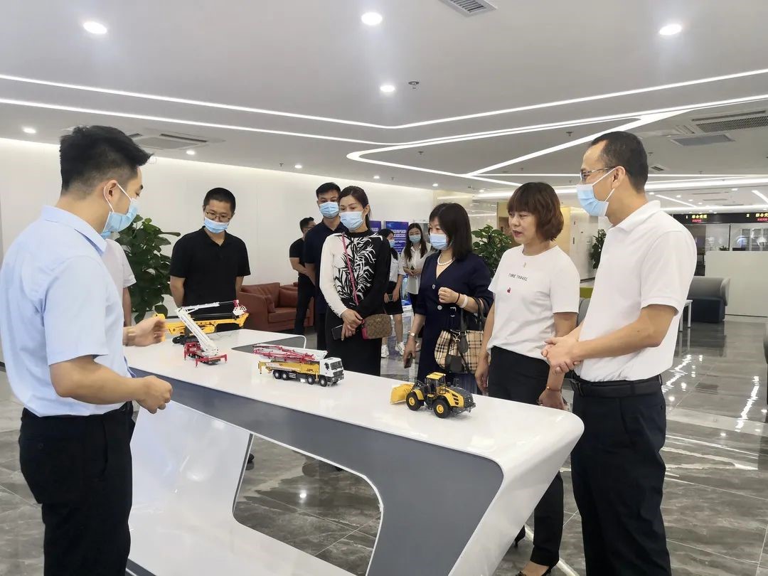 专利审查协作江苏中心领导到徐州保护中心交流指导1.jpg