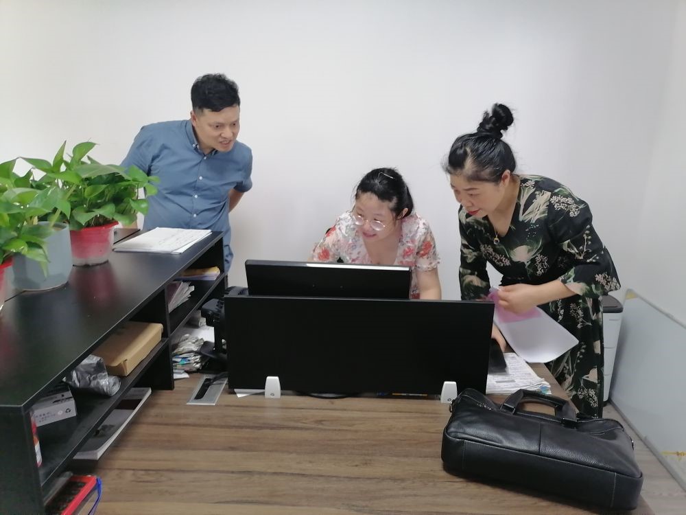中国桐乡（现代服饰）知识产权快速维权中心线上线下援助 实现企业零跑次.jpg