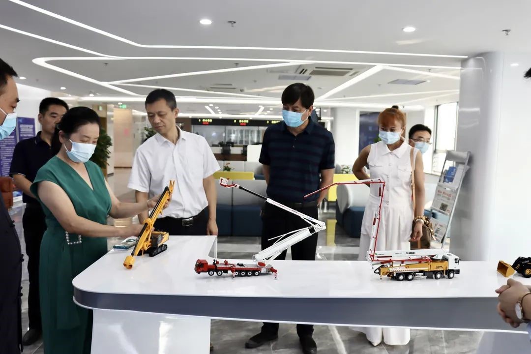 市政协社法委到徐州保护中心视察工作1.jpg