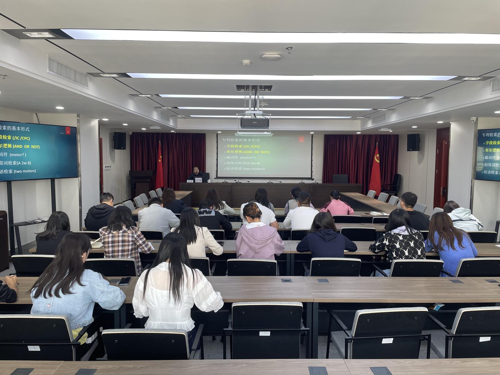 国家知识产权局专利局机械发明审查部来中心调研交流2.jpg