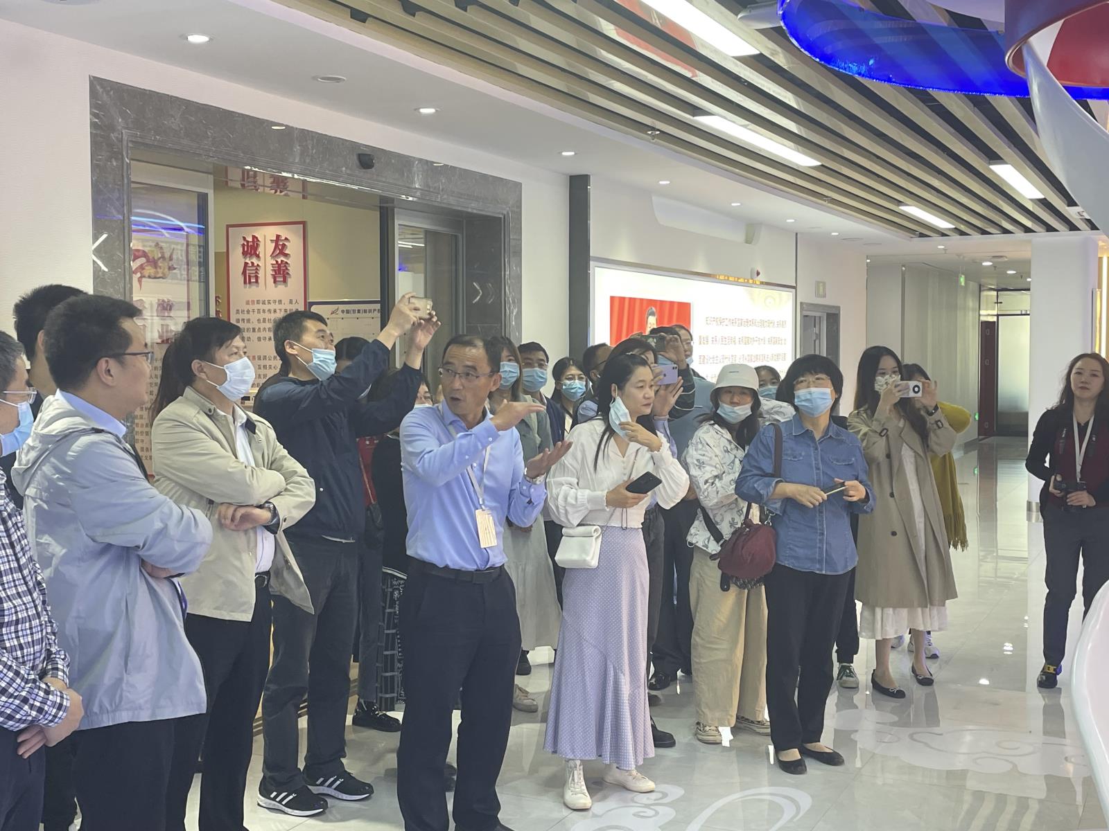 全国知识产权公共服务能力提升培训班一行来到中国（甘肃）知识产权保护中心开展现场参观教学活动1.jpg