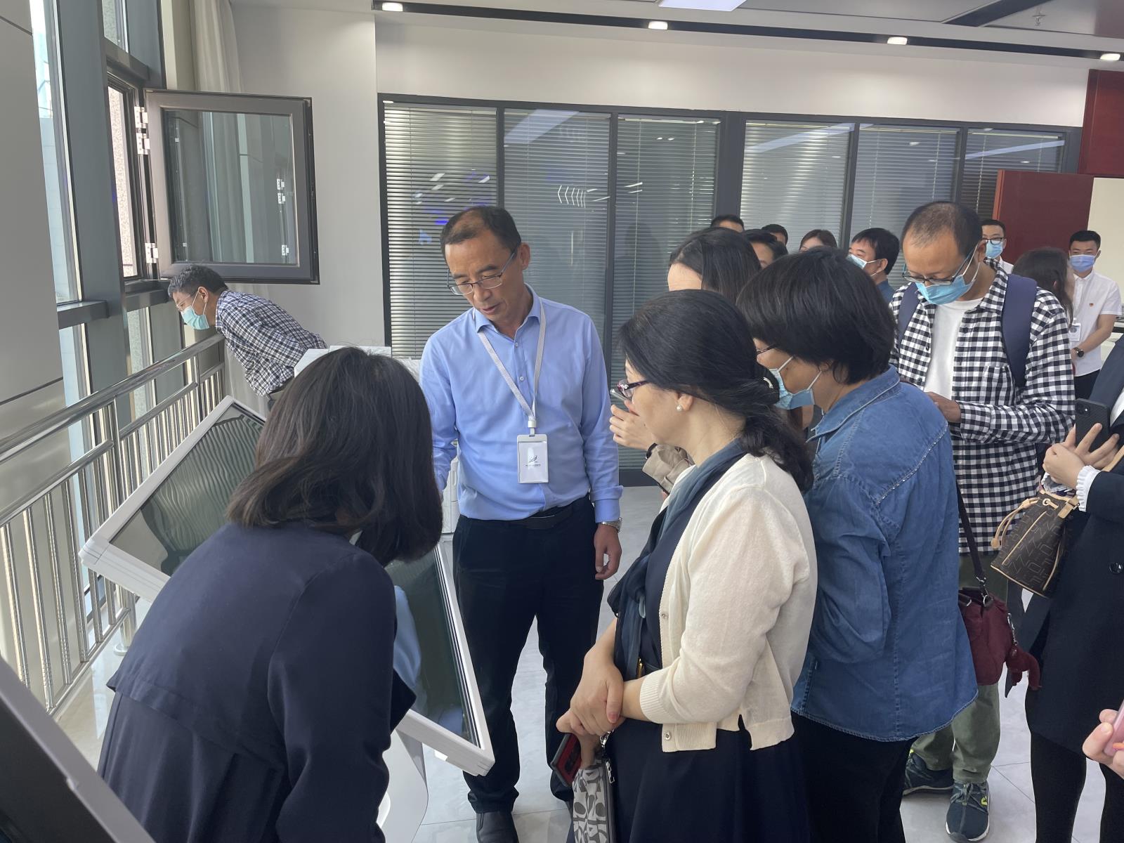 全国知识产权公共服务能力提升培训班一行来到中国（甘肃）知识产权保护中心开展现场参观教学活动2.jpg