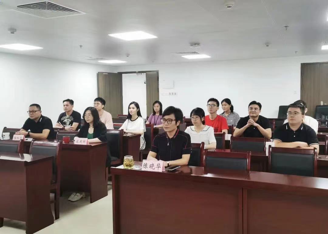 品读红色经典，追忆峥嵘岁月——市知识产权保护中心开展“看电影 学党史”活动2.jpg