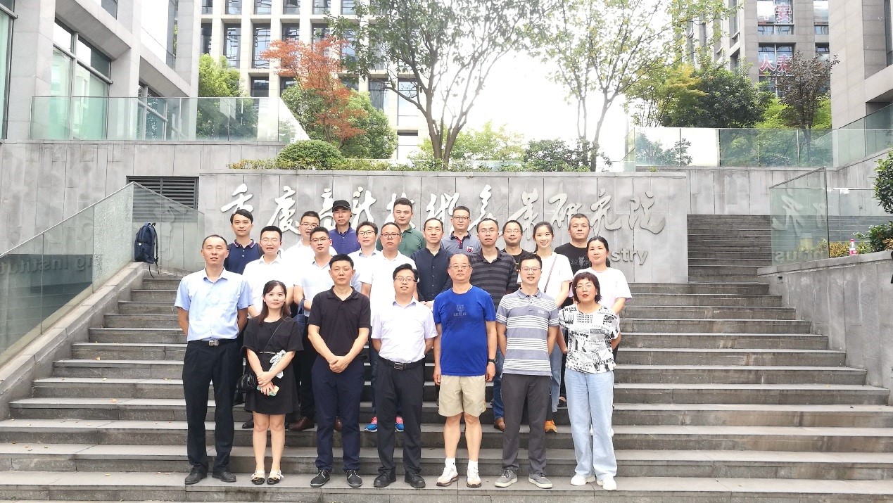 重庆市知识产权保护中心与璧山高新区管委会 合作共建国家区域专利信息服务（重庆）中心.jpg