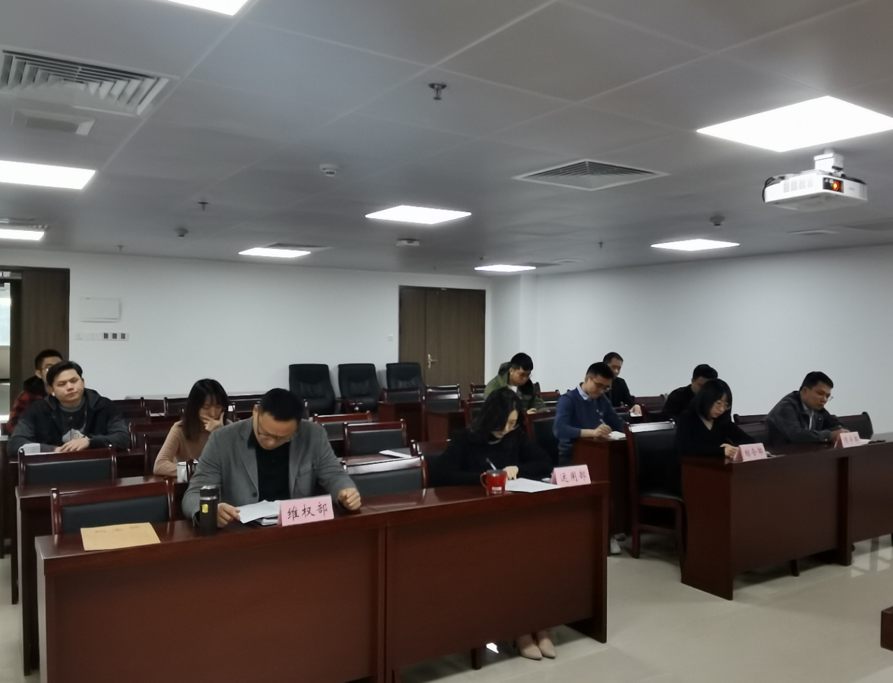 汕头市知识产权保护中心召开干部大会传达学习 市第十二次党代会讲话精2.jpg