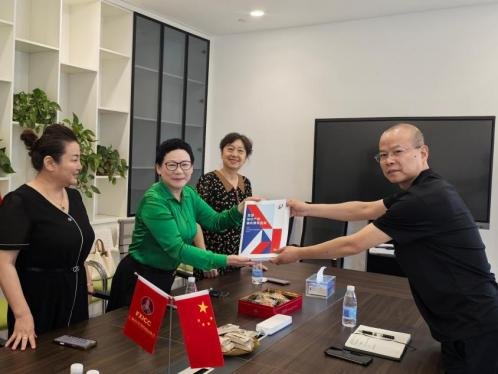 奉贤区知识产权快速维权中心首个维权援助工作站正式揭牌成立2.png
